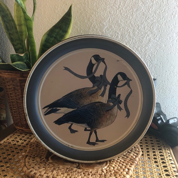 1988 Country Goose Sweetie Bear Bakery Round Tin - Picture 2 of 11